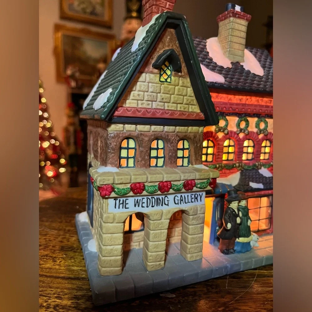 LIGHTED Christmas Porcelain Victorian Village WEDDING GALLERY Building